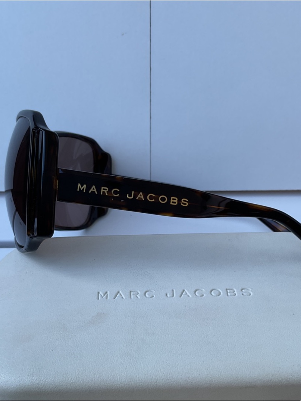 Marc Jacobs Tortoiseshell Frame Sunglasses with Brown Lenses - Picture 4 of 6